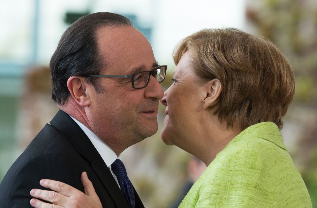 Bundeskanzlerin Angela Merkel (CDU) empfängt in Berlin den scheidenden französischen Präsidenten Francois Hollande. Der sozialistische Präsident wird in wenigen Tagen von dem Mitte-Links-Politiker Macron abgelöst. Foto: dpa