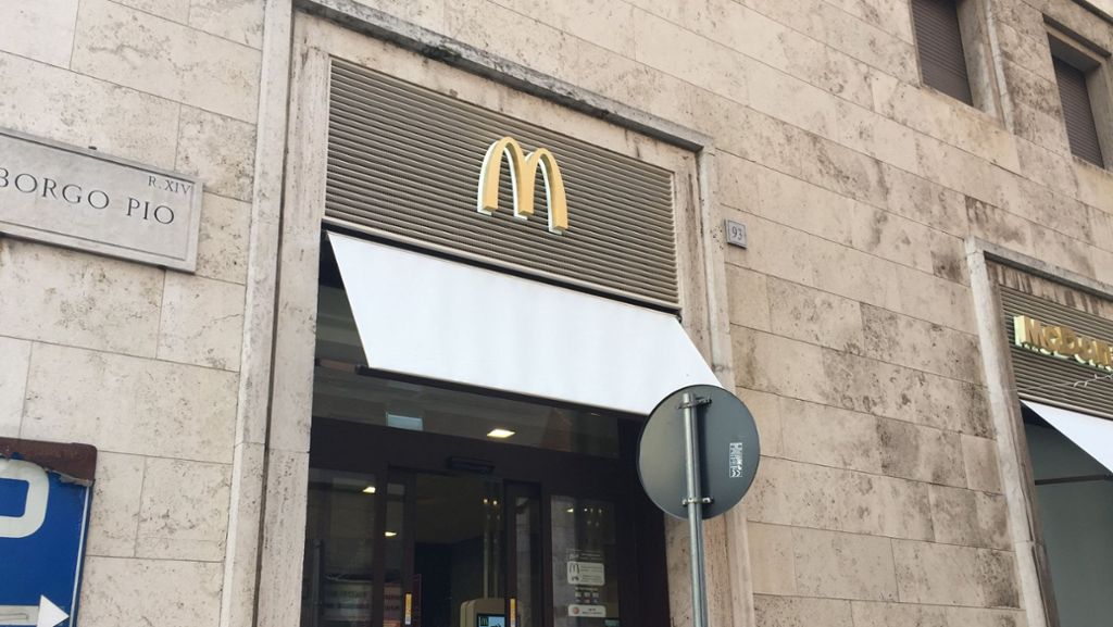  Der Fast-Food-Riese McDonald’s hat eine neue Filiale eröffnet – und zwar nur wenige Meter vom Petersplatz in Rom entfernt. Das verärgert einige Kardinäle. 