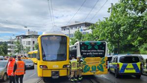 Unfall in Stuttgart-Ost: Linienbus contra Stadtbahn - Verletzte und hoher Sachschaden