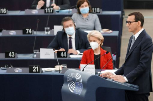 Die Rede von Polens Premier Morawiecki gefällt von der Leyen nicht. Foto: dpa/Ronald Wittek
