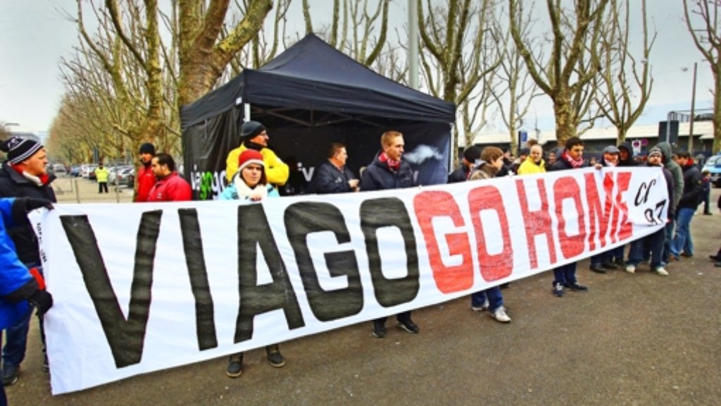  Um die Auswüchse auf dem Schwarzmarkt zu stoppen, überlegen die Fußballklubs der ersten und zweiten Liga, eine eigene Ticketbörse einzurichten. Und der VfB Stuttgart, der aktuell noch mit Viagogo zusammenarbeitet, findet diese Idee nicht unattraktiv. 