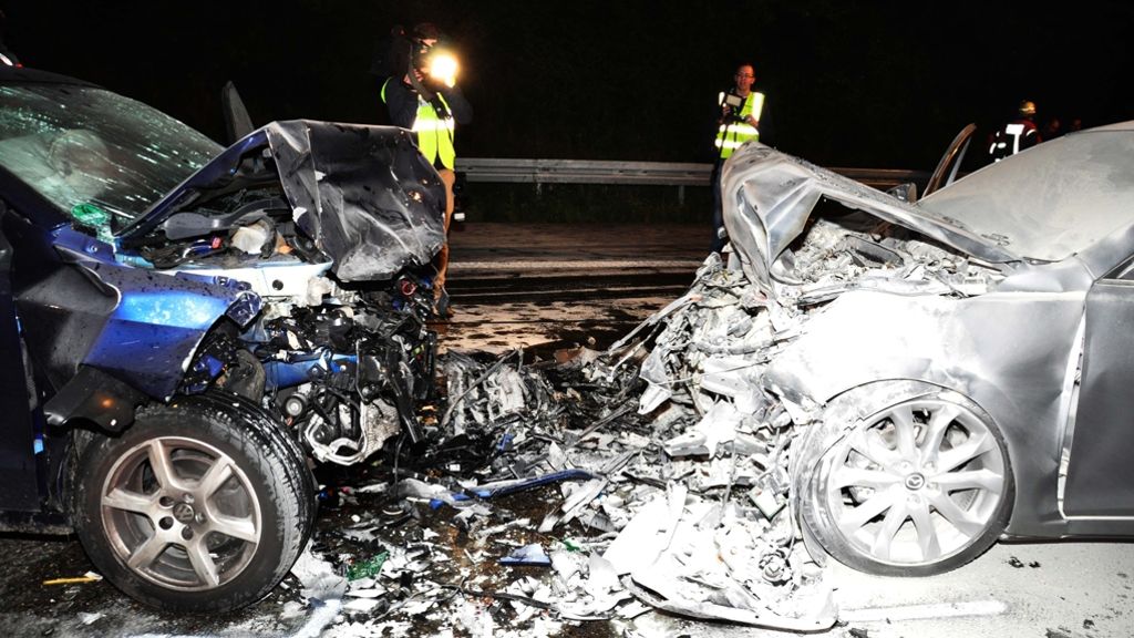 Schlimmer Unfall bei Herrenberg: Geisterfahrer stirbt noch an der Unfallstelle