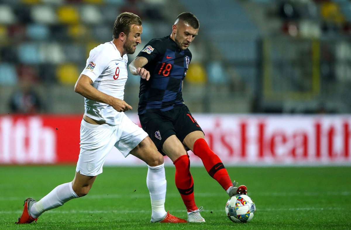 Am Sonntag kommt es zum Topspiel zwischen Kroatien mit Ante Rebic (rechts) und England mit Harry Kane. Foto: dpa/Tim Goode