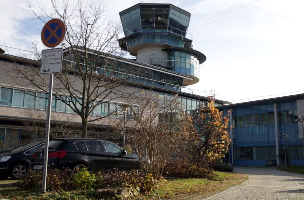 Der Tower in Filderstadt-Bernhausen steht außerhalb des Flughafen-Geländes.