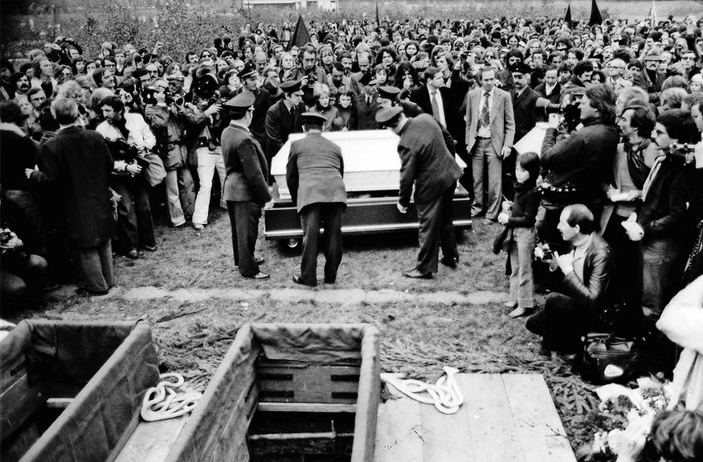 Am 27. Oktober 1977 wurden Gudrun Ensslin, Anderas Baader und Jan-Carl Raspe auf dem Stuttgarter Dornhaldenfriedhof bestattet.