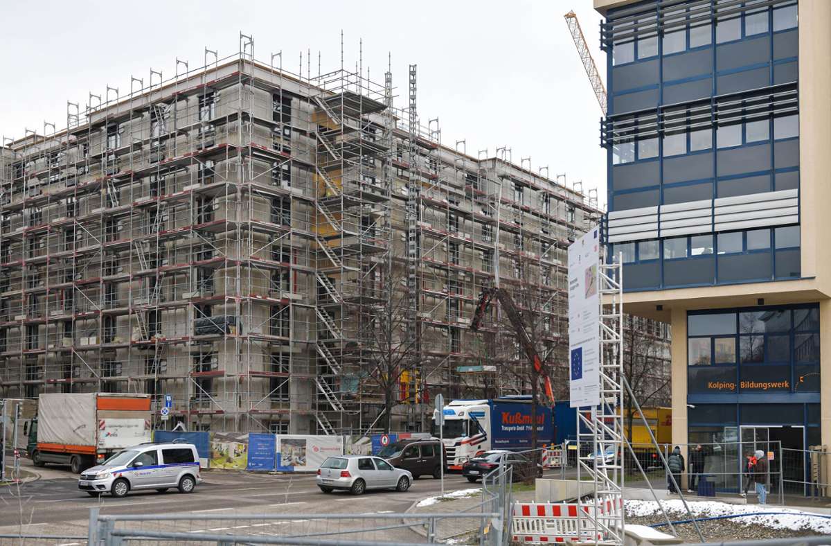 Block ohne Schnörkel – der Gebäudekomplex Rosenstein-Mitte. Hier entstehen 218 möblierte Appartements, die sich insbesondere an Unternehmensmitarbeiter richten, die nur vorübergehend in Stuttgart sind und 44 weitere Wohnungen.