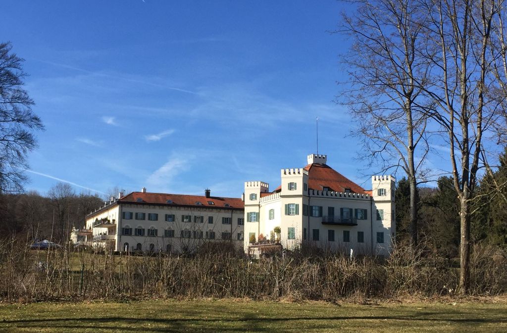 Das Schloss Possenhofen in der Nähe von Starnberg.