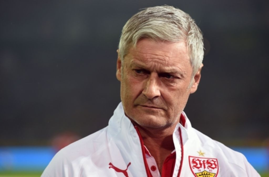 Armin Veh wirft als Cheftrainer des VfB Stuttgart des Handtuch. Foto: AFP
