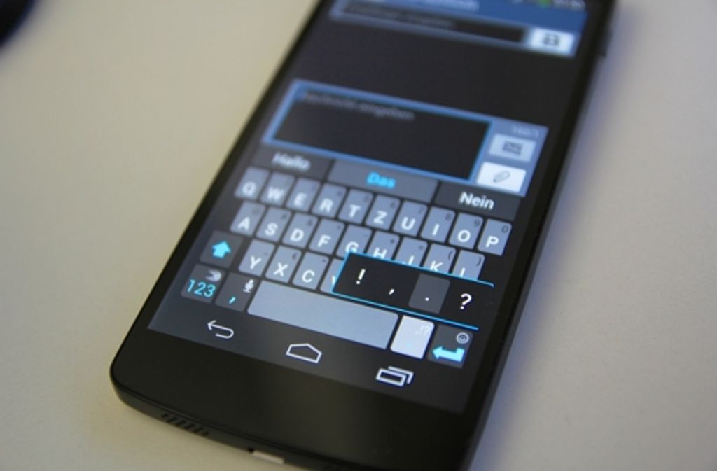 „Swype“ und „SwiftKey“ sind zwei intelligente Tastaturen für Android-Smartphones und -Tablets, mit denen man auch längere Texte schnell und komfortabel tippen kann – dank Wortvorhersage.