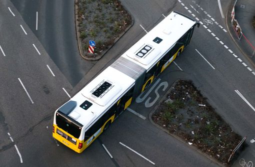 Kontrolleure hatten es in einem Stuttgarter Bus mit einem rabiaten Fahrgast zu tun (Symbolbild). Foto: Lichtgut/Max Kovalenko
