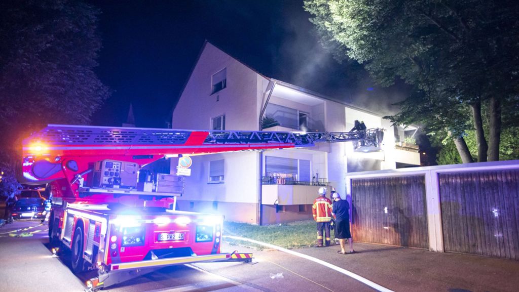 Kellerbrand in Stuttgart-Möhringen: Mehrfamilienhaus evakuiert - Brandstiftung vermutet