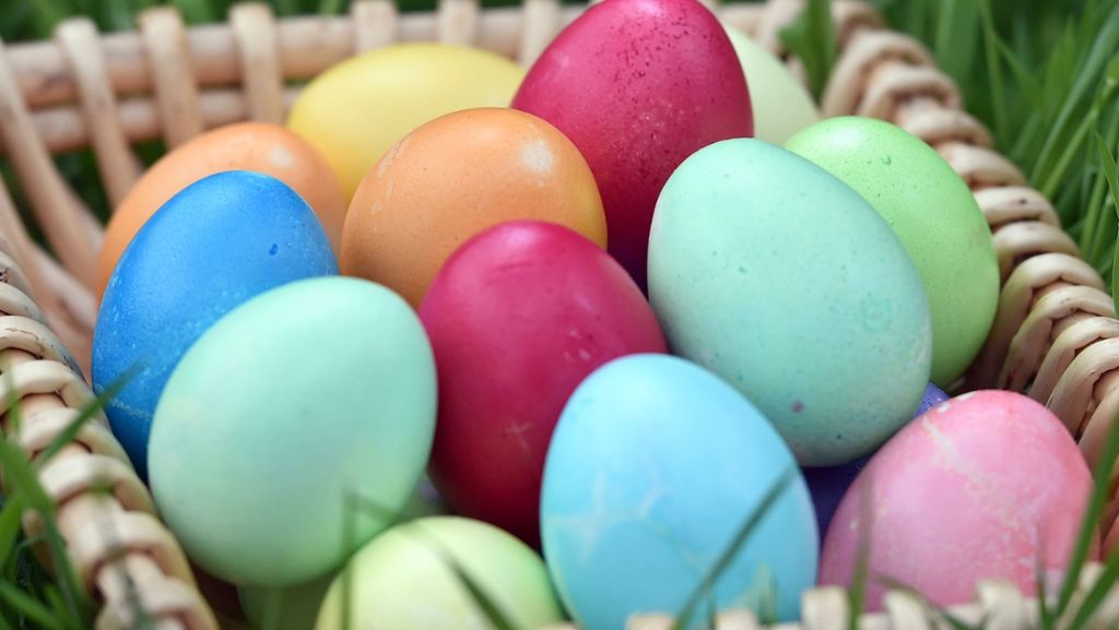  Rund 230 Eier isst jeder Deutsche im Schnitt pro Jahr. Doch ist das überhaupt gesund? Wir haben zu Ostern Experten befragt, ob wir wegen Schadstoffen, dem Cholesteringehalt oder Farbstoffen den Eigenuss schmälern sollten. 