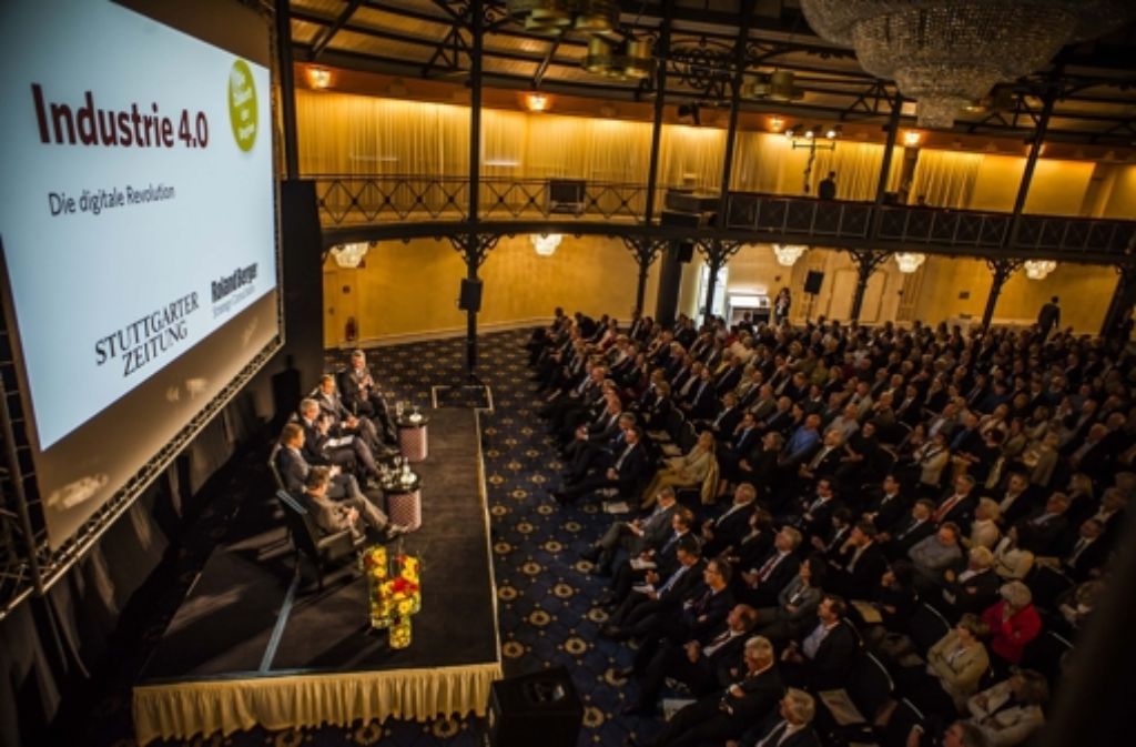 Die Podiumsdiskussion „Industrie 4.0 – Die digitale Revolution“ lockte rund 600 Gäste in die Alte Reithalle in Stuttgart.
