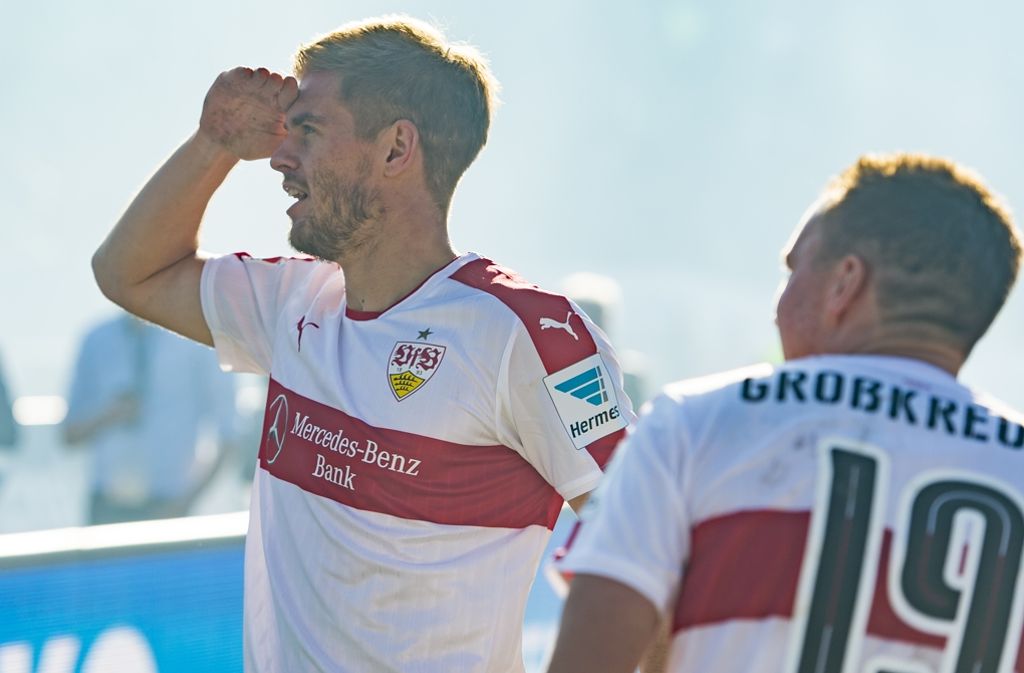 Simon Terodde wird in der Halbzeit eingewechselt und trifft nach 40 Sekunden zum 2:0 für den VfB Stuttgart.