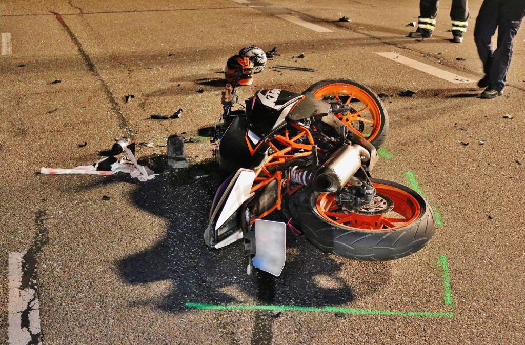 Der Motorradfahrer wurde schwer verletzt.