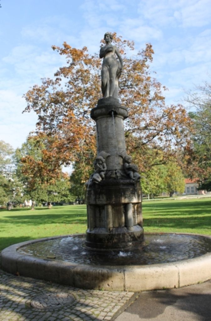 Der Brunnen symbolisiert die Vereinigung der Städte Stuttgart und Cannstatt.