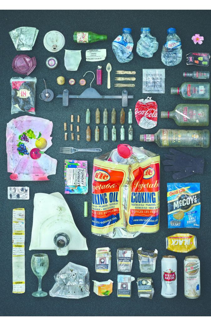 Plastikflaschen, Kleiderbügel, Zigarettenschachteln: Müll aus London