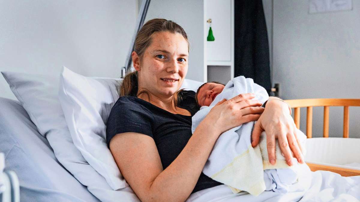 Neujahrsbabys in Stuttgart: Das zehnte Kind ist ebenfalls putzmunter