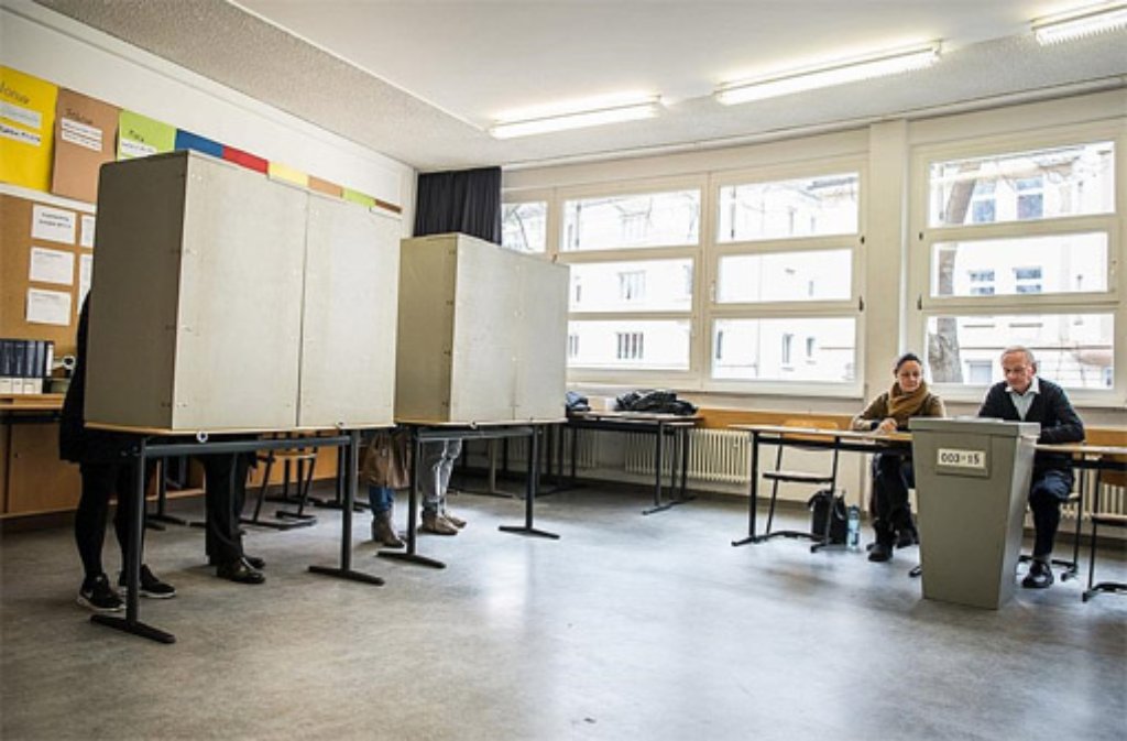 Hier gibt es den Liveticker zur Landtagswahl Baden-Württemberg. Ein Wahllokal in Stuttgart.