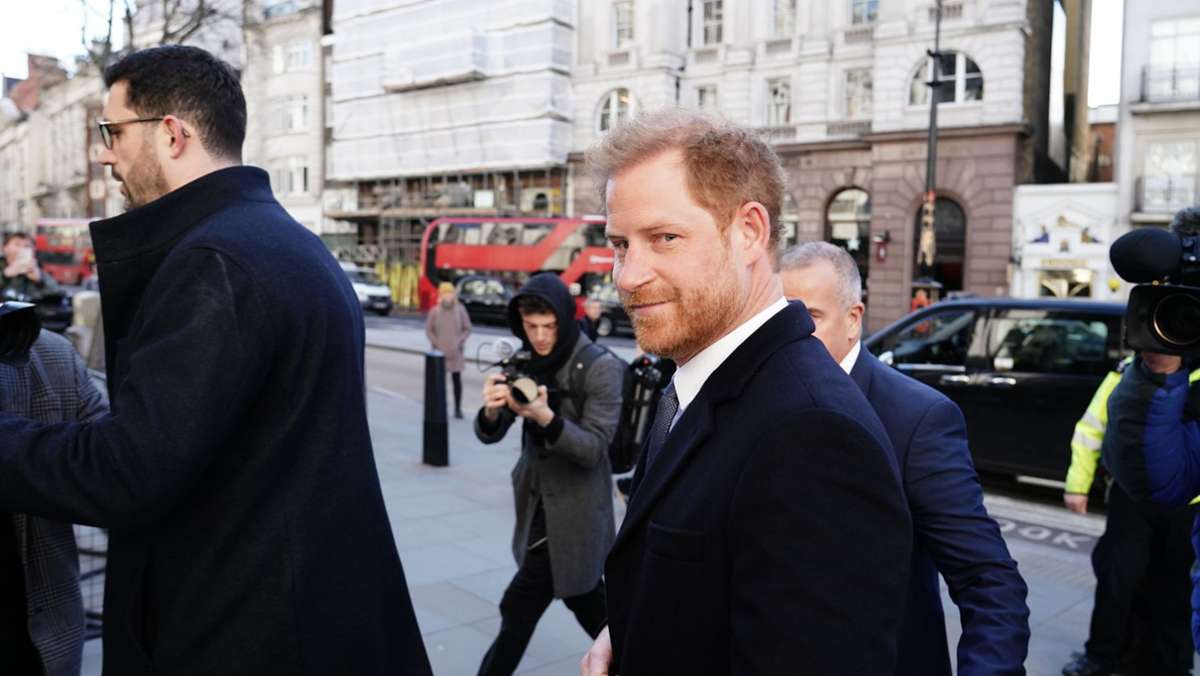 Klage gegen Associated Newspapers Limited: Prinz Harry überraschend bei Gerichtstermin in London