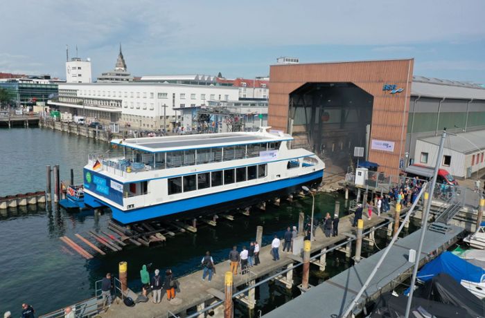 Bodenseeschifffahrt: Erstes E-Fahrgastschiff sticht in See
