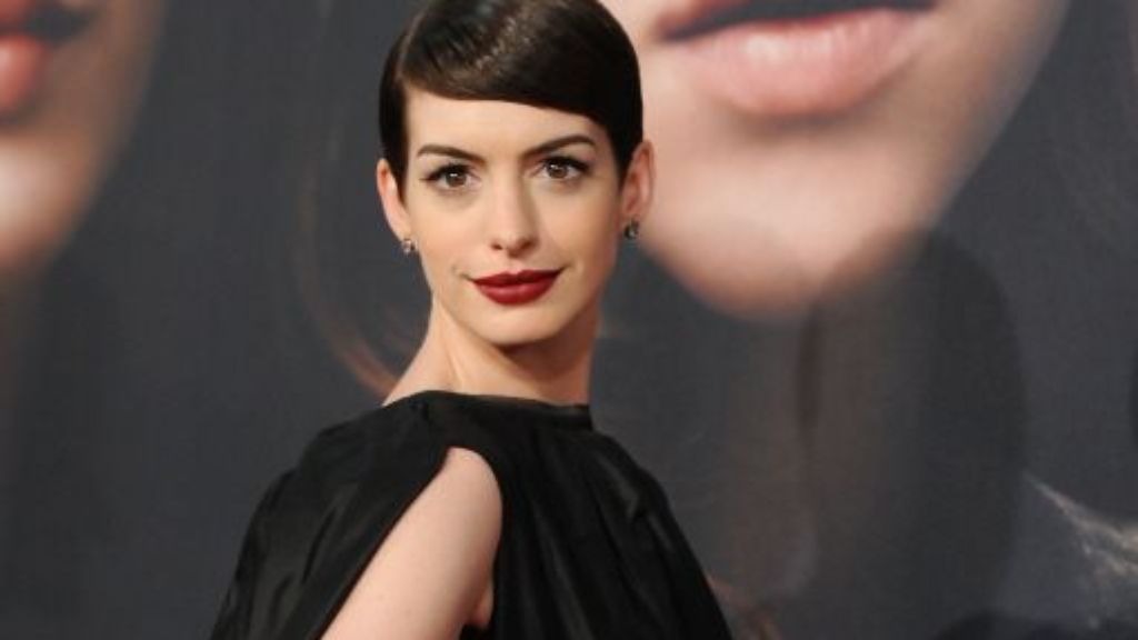  "Les Miserables"-Premiere in New York: In großer Robe auf dem roten Teppich rührt Anne Hathaway die Webetrommel für das Melodrama nach Victor Hugo. 