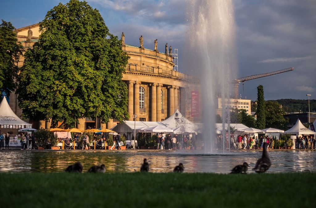 Das Stuttgarter Sommerfest lockt im August wieder zahlreiche Besucher an den Eckensee.