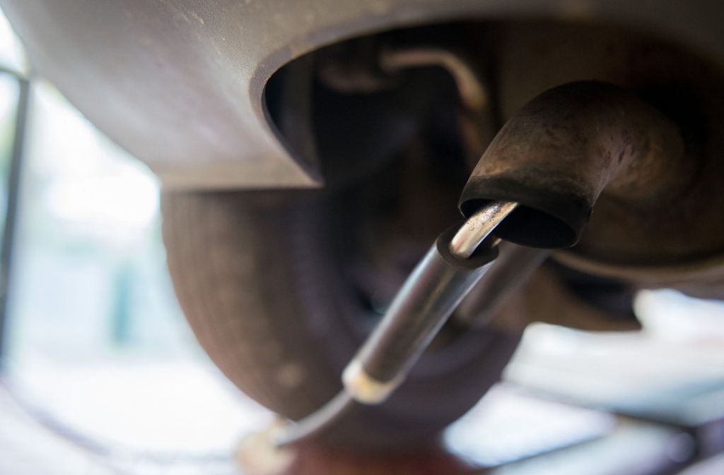 Wie kann der Schadstoffausstoß von Dieselfahrzeugen gemindert werden? Diese Frage spaltet die Fachwelt. Foto: dpa