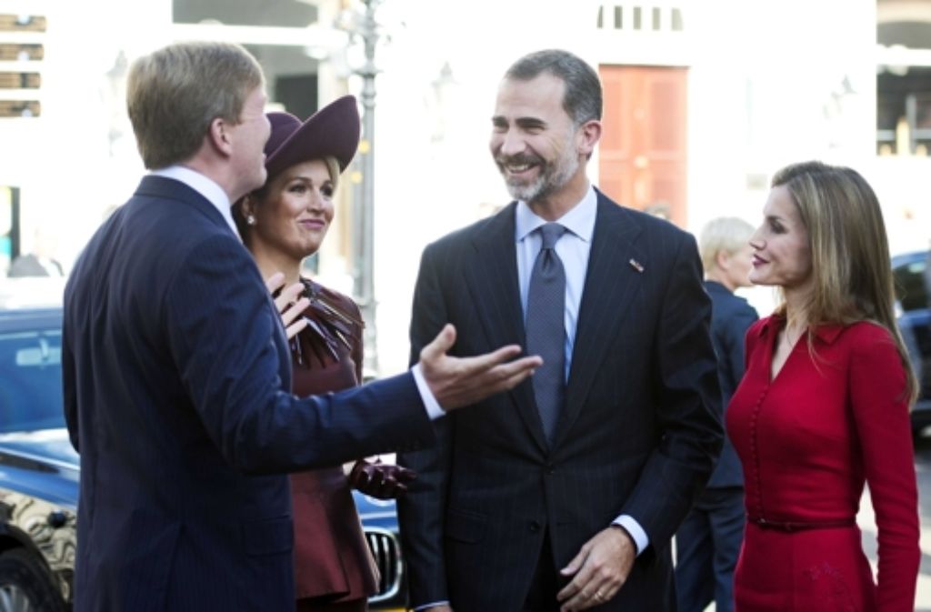 Beim Antrittsbesuch von König Felipe und seiner Frau Letizia von Spanien in den Niederlanden geht es locker zu. Das Paar ist mit König Willem-Alexander und seiner Frau Máxima befreundet.