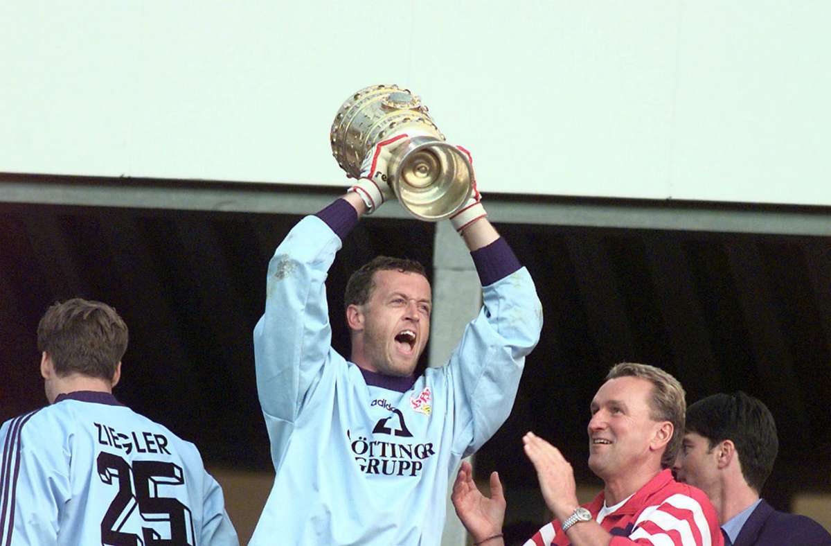 Gleich im ersten Jahr holte er mit dem VfB den DFB-Pokal. Im Jahr darauf stand er mit den Roten im Finale des Europapokals der Pokalsieger, das allerdings der FC Chelsea gewann.