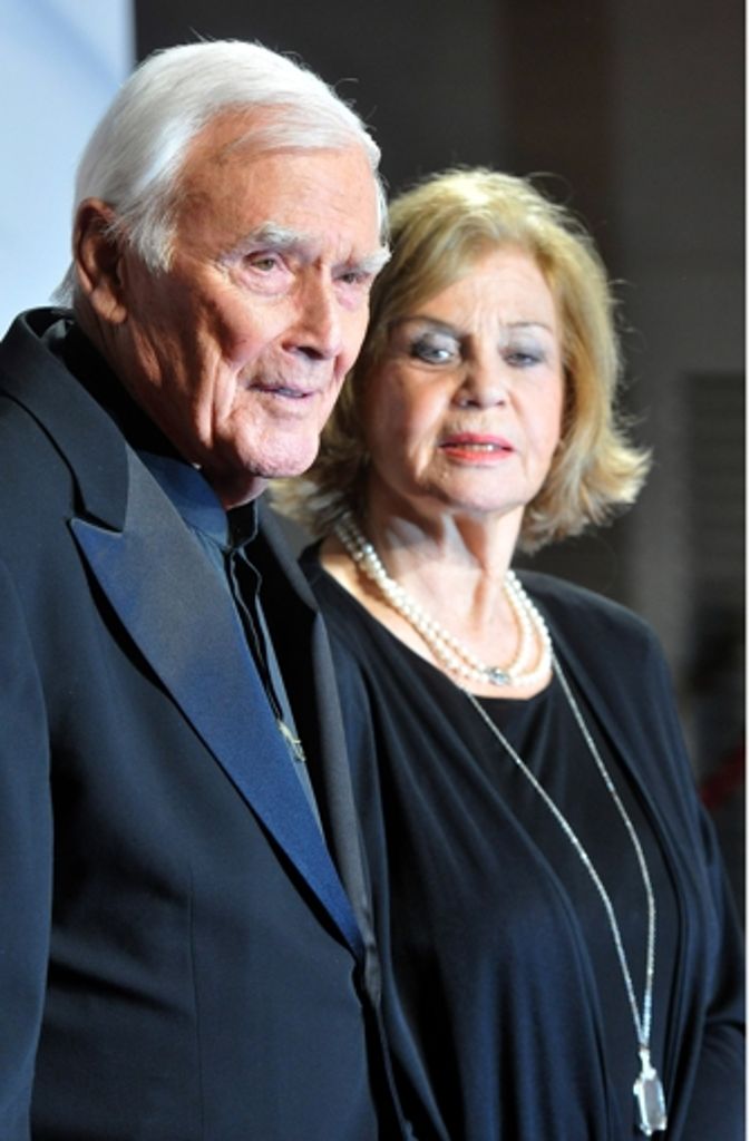 1954 hatte Fuchsberger die Schauspielerin Gundula Korte geheiratet. 60 Jahre lang gingen sie gemeinsam durch Höhen und Tiefen. Das tiefste Tal war der Tod ihres Sohnes Thomas im Jahr 2010. Im Dezember wollten Fuchsberger und seine Frau Diamantene Hochzeit feiern.