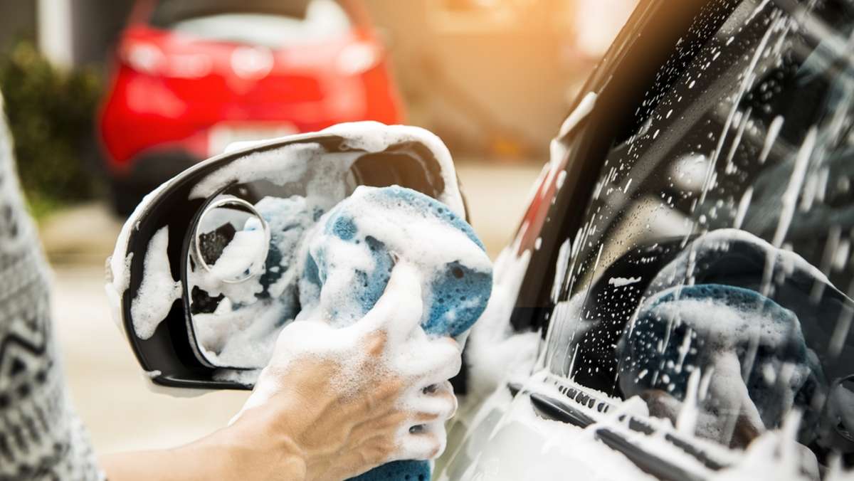 Saharastaub: Darf man sein Auto selber waschen?