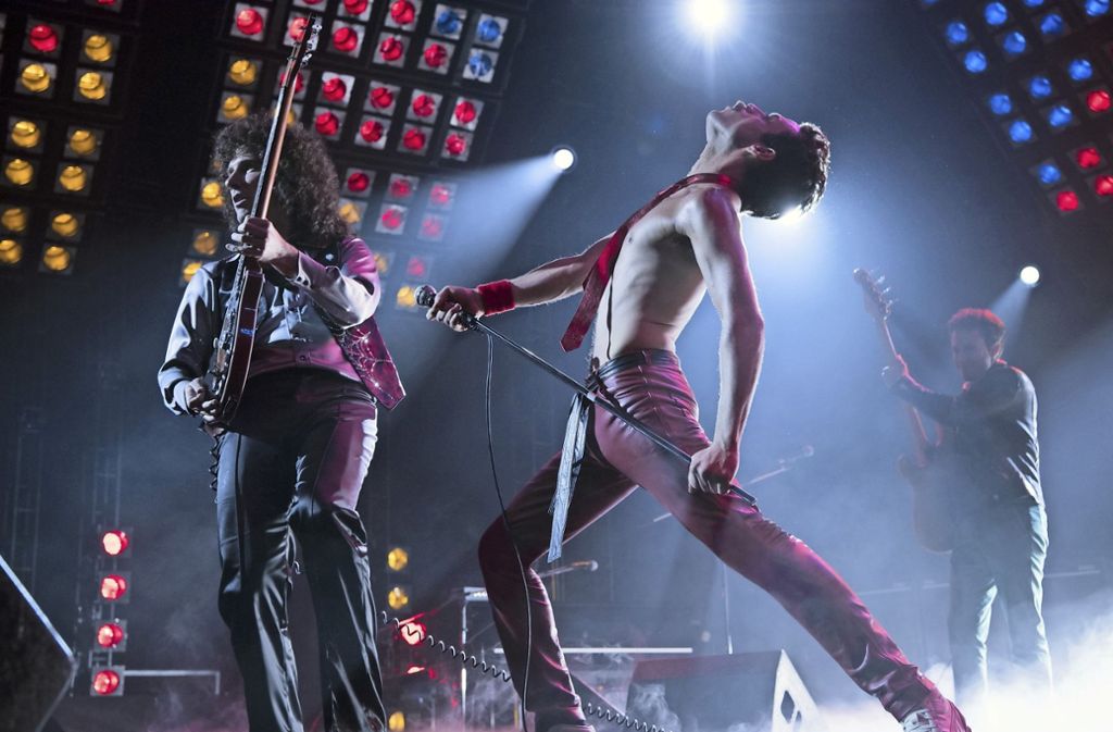 Die Musik bekommt viel Raum in „Bohemian Rhapsody“: Gwilym Lee als Brain May, Rami Malek als Freddie Mercury, Joseph Mazello als John Deacon (von links)