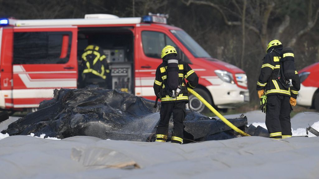 Erzhausen in Hessen: Flugzeug stürzt in Spargelfeld – drei Tote