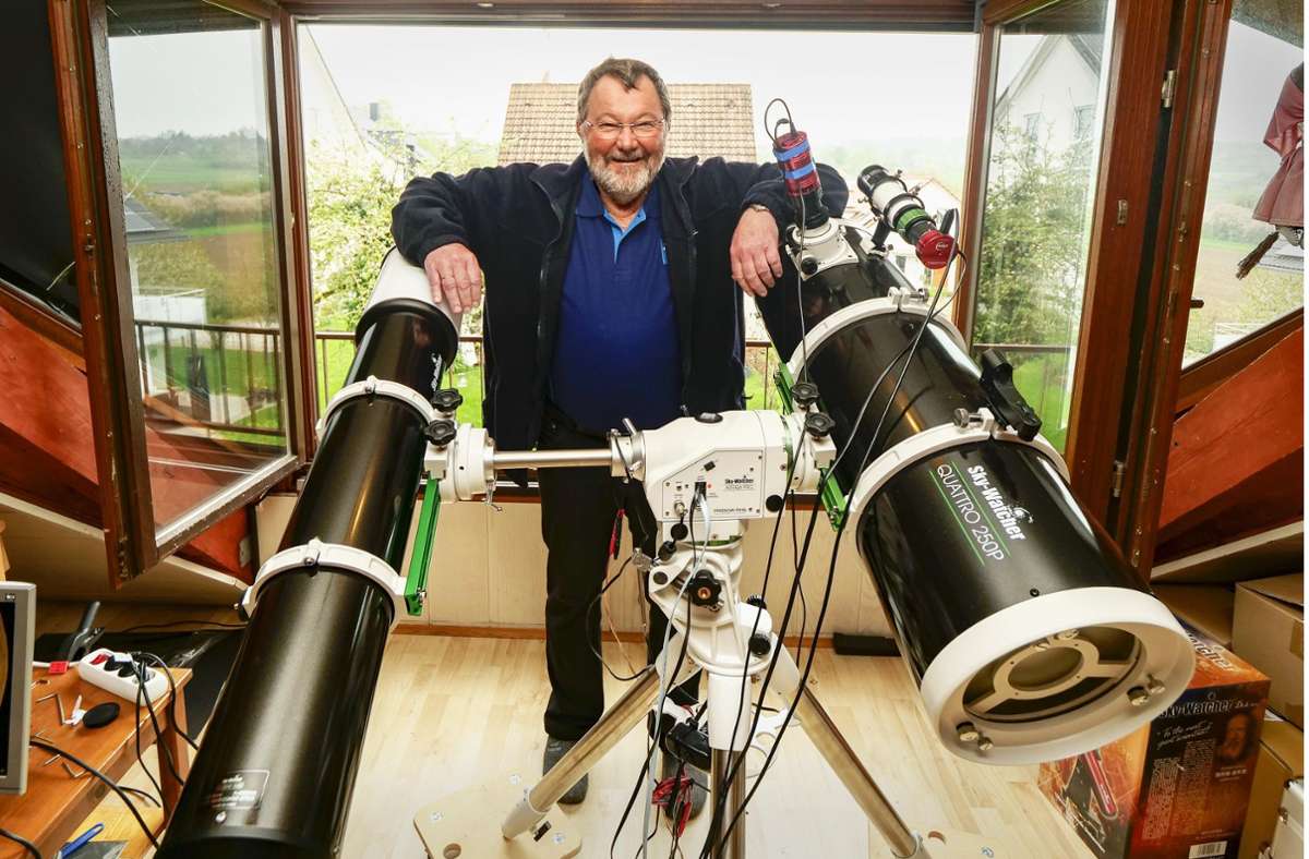 Wolf-Dieter Paul Strobel hat sich im Dachgeschoss seines Hauses eine Sternwarte eingerichtet.