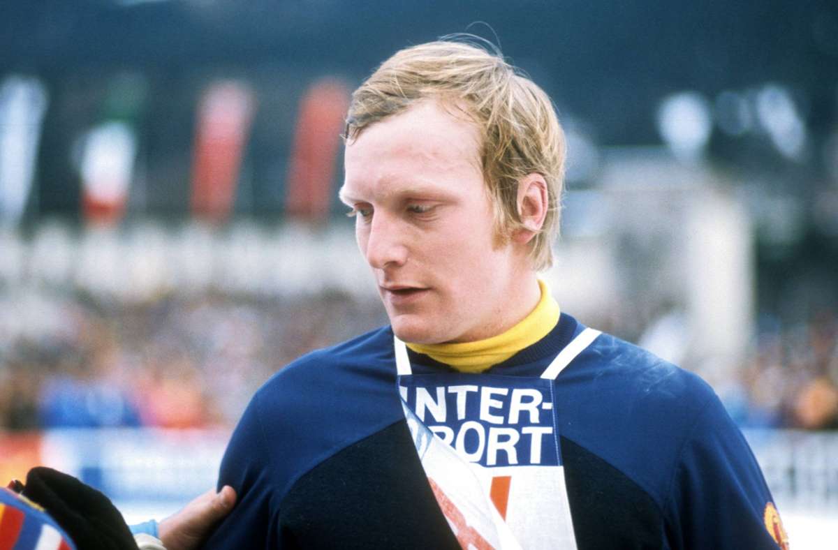 Jochen Danneberg – zwei Gesamtsiege Der DDR-Springer triumphierte 1976 und 1977, der heute 68-Jährige hatte 1977/78 großes Pech, als er Gesamtführender der Tournee war und beim Training auf der Bergiselschanze in Innsbruck schwer stürzte. Damit war die Tournee für ihn vorbei.