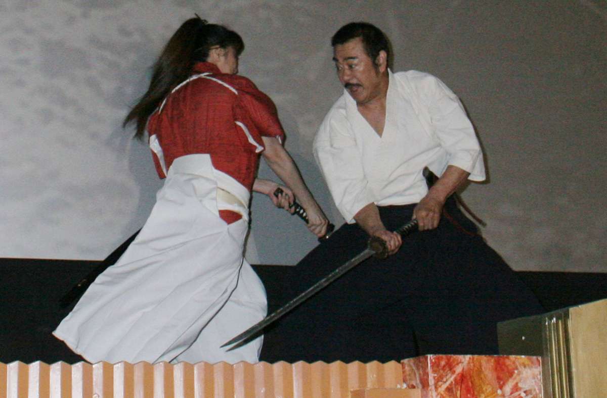 Juri Manase und Sonny Chiba bei einer Kampfstunt-Vorführung 2011 auf dem Singafest Asian Film Festival