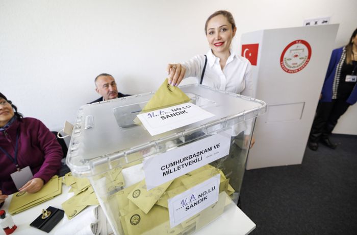 Türken wählen in Stuttgart: „Wir wollen endlich wieder atmen können“