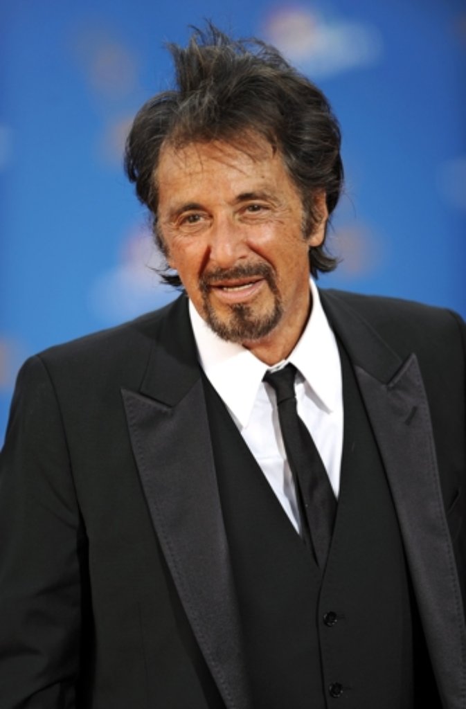 Sein Vater verließ die Familie, als Pacino zwei Jahre alt war. Die Mutter jobbte zeitweise in einem Kino und nahm den kleinen Al mit.