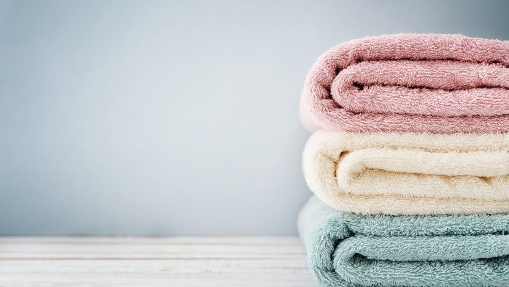 Erfahren Sie, wie Sie Ihre Handtücher richtig waschen. So werden auch harte Handtücher wieder flauschig. Alle Tipps & Tricks