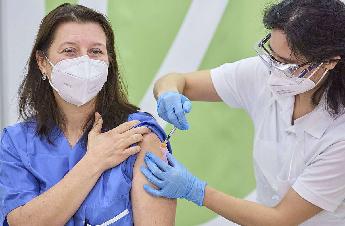 Österreich hat wegen seiner mageren Impfquote von rund 68 Prozent die allgemeine Corona-Impfpflicht auf den Weg gebracht. Foto: imago/ /Georges Schneide