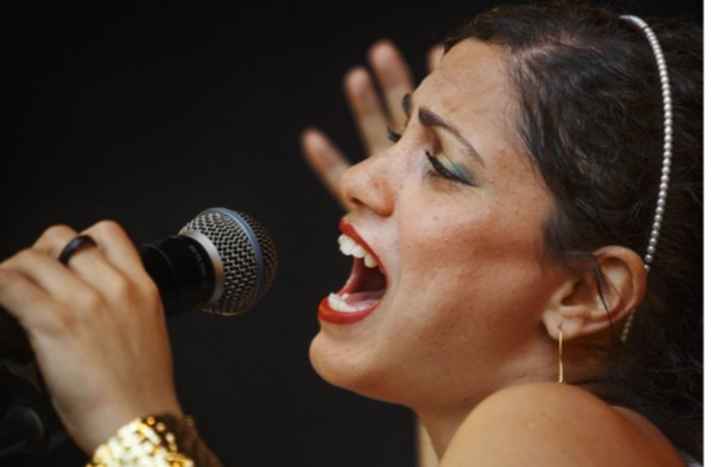 Als erste Musikerin beim Festival der Kulturen trat die tunesische Sängerin Emel Mathlouthi auf, auch „Stimme des Arabischen Frühlings“ genannt.