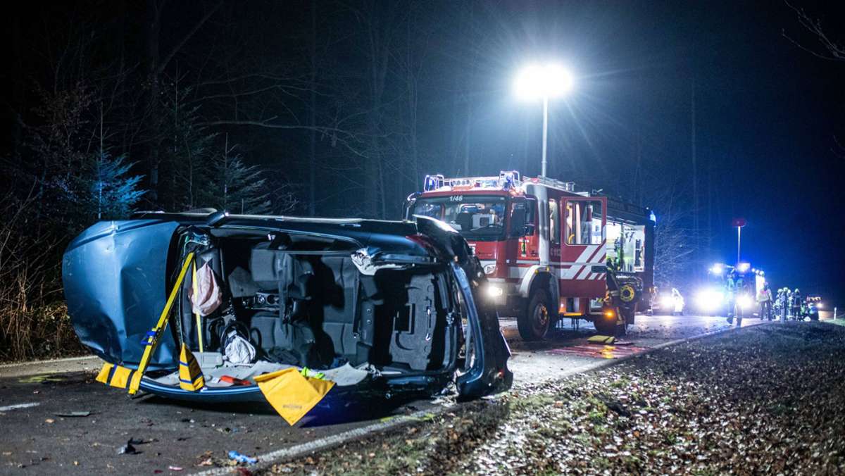 Unfall bei Allmersbach im Tal: Auto mit vier Insassen überschlägt sich