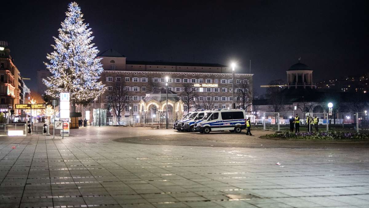  In Stuttgart treffen Polizisten in der Silvesternacht auf Dutzende junge und aggressiv auftretende Menschen. Am Tag darauf äußert sich Oberbürgermeister Frank Nopper zur Sperrung des Schlossplatzes. 