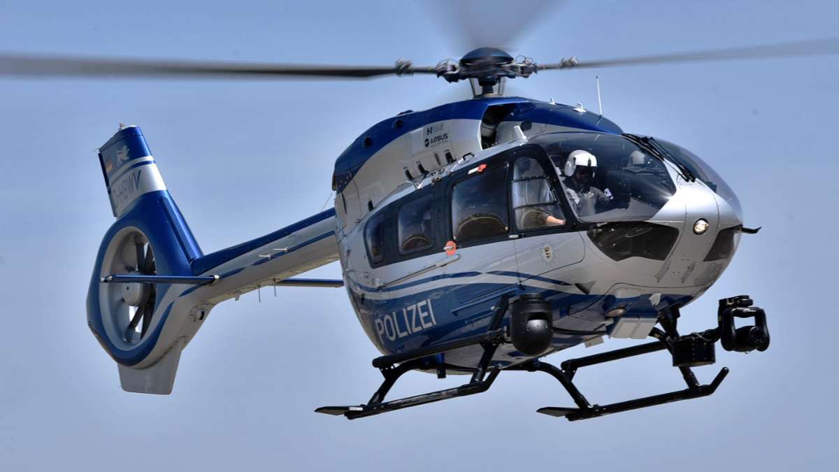 An der Suche nach den Einbrechern ist auch ein Hubschrauber beteiligt. Foto: StZ/Phillip Weingand