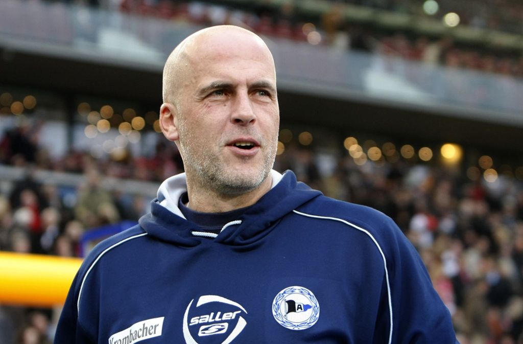 Von Januar 2008 bis Mai 2009 war Frontzeck Cheftrainer bei Arminia Bielefeld.