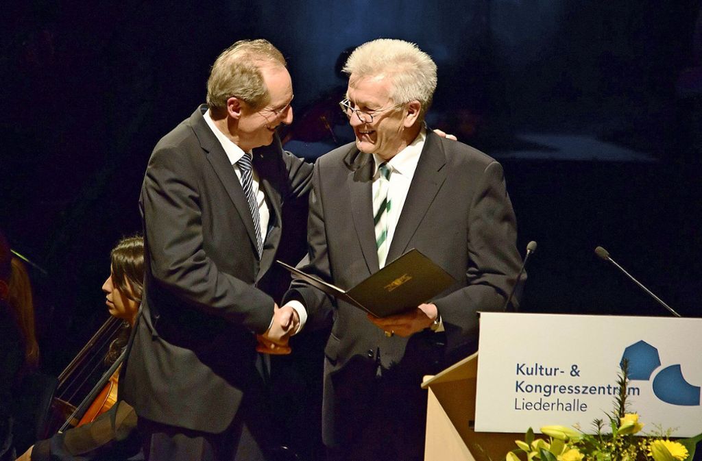 Bei der Verabschiedung im Januar 2013 mit Ministerpräsident Kretschmann