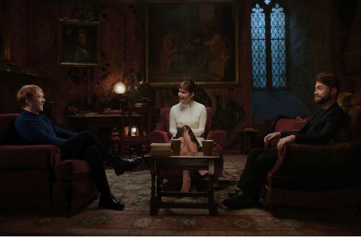 Zum Plaudern zurück im Kaminzimmer von Gryffindor: Rupert Grint (Ron, links), Emma Watson (Hermine) und Daniel Radcliffe (Harry) Foto: Warner Media/Nick Wall