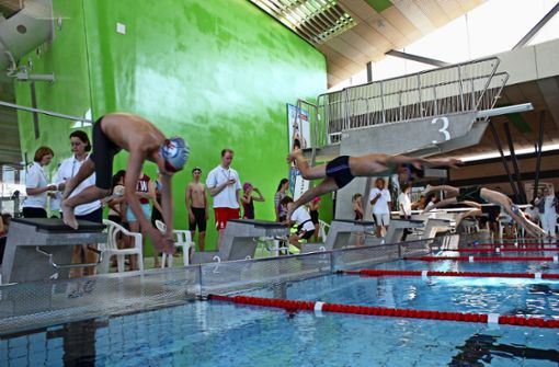 Die  Vereine veranstalten, wenn sie nicht wie zurzeit von einer Pandemie gebremst werden, auch Schwimmwettkämpfe  im Fellbacher Freizeitbad F3. Foto: Eva Herschmann