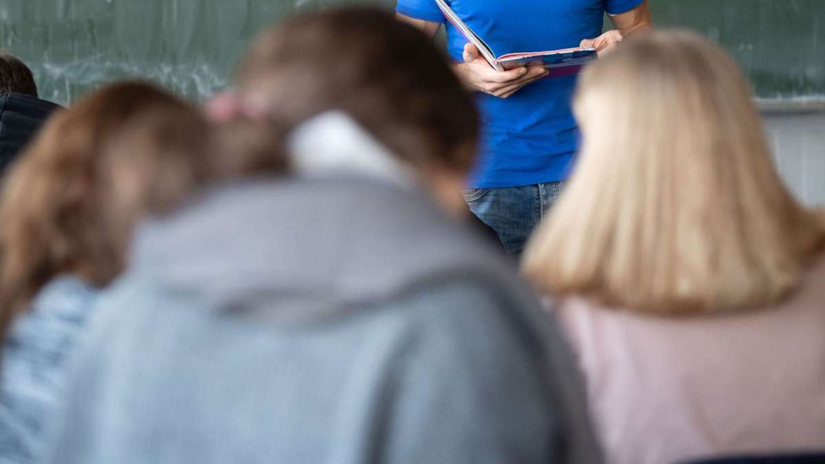 Lehrermangel   in Baden-Württemberg: Lehrerverband sieht Schulen im Notbetrieb